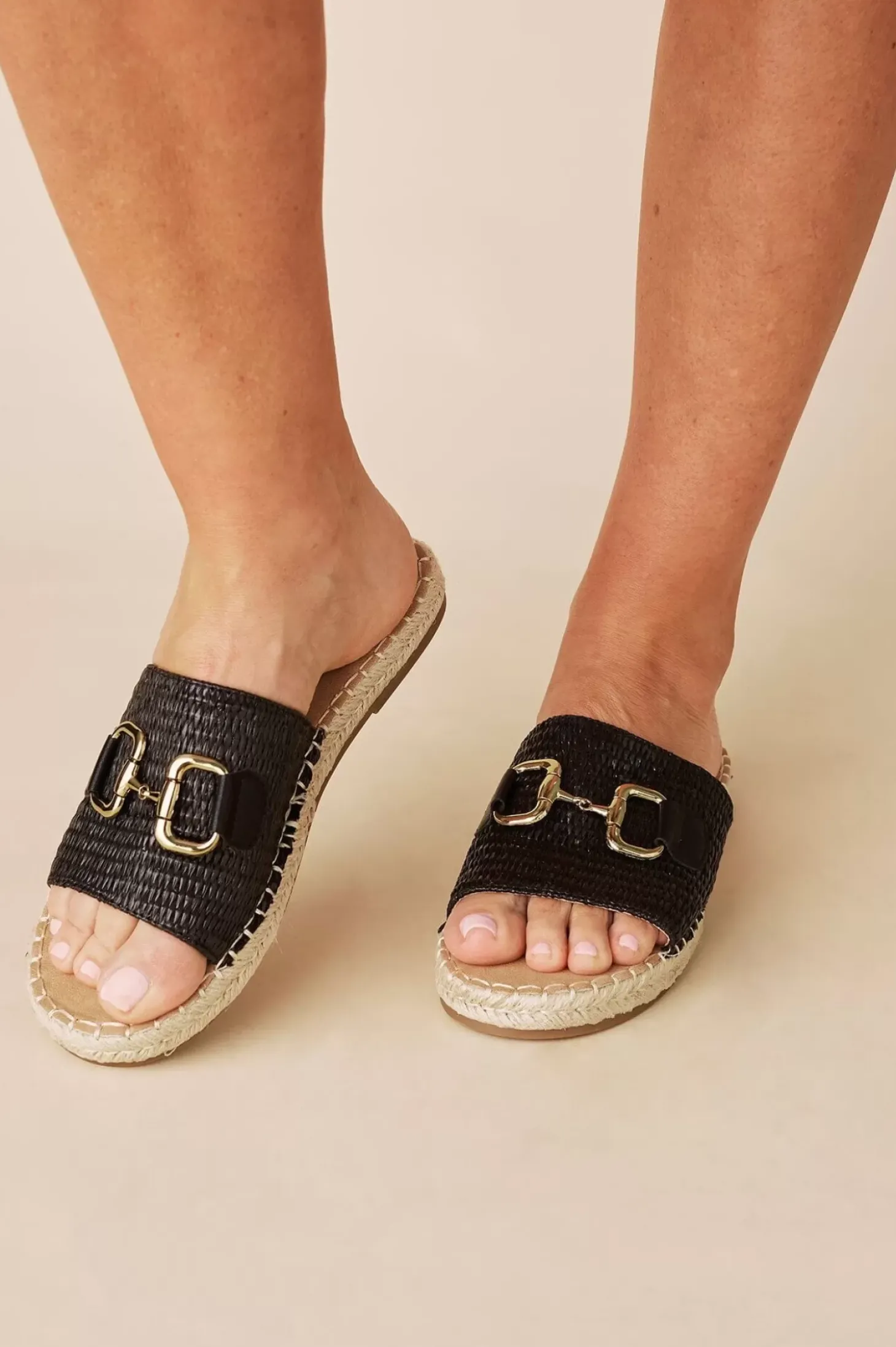 Cheap Carolina Bexley Slides Black