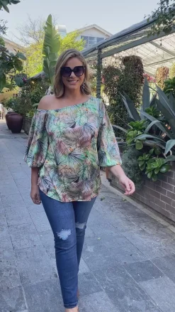 Hot Carolina Kalea Round Neck Top