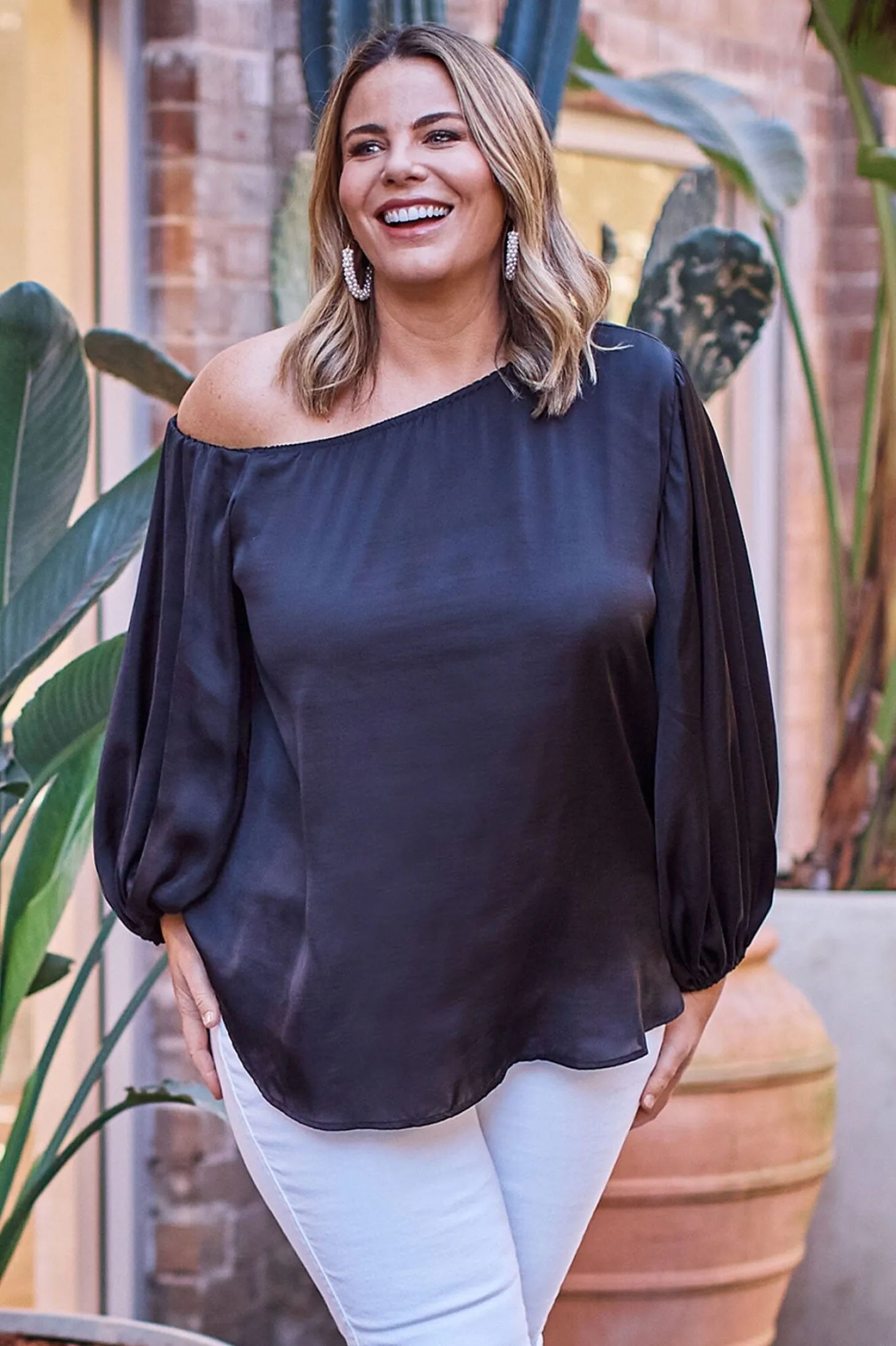 Sale Carolina Sienna Round Neck Top Black