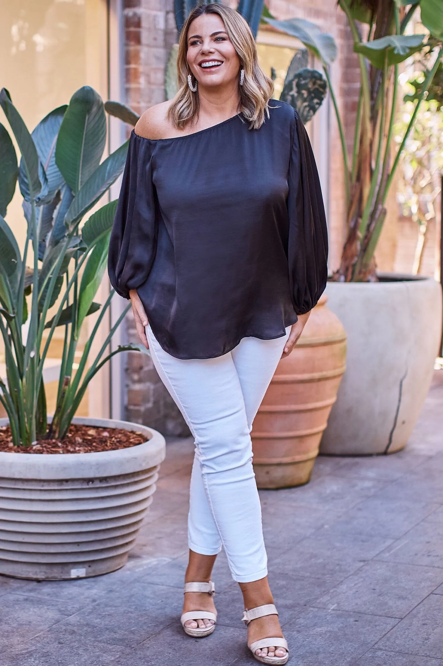 Sale Carolina Sienna Round Neck Top Black
