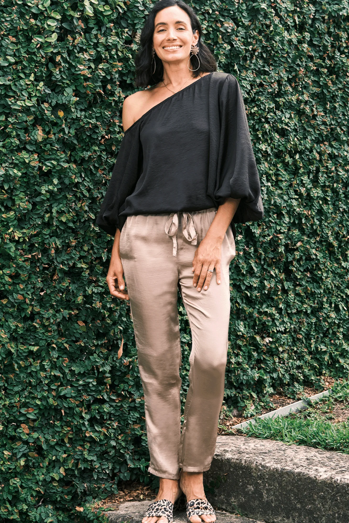 Sale Carolina Sienna Round Neck Top Black