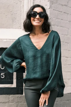 Store Carolina Sovana V-Neck Long Sleeve Top Forest Green