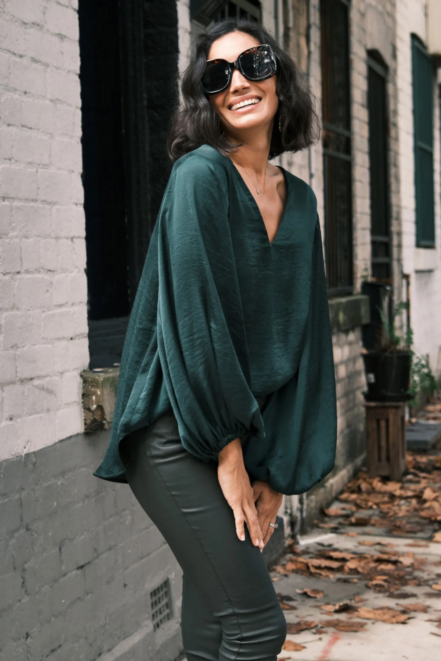 Store Carolina Sovana V-Neck Long Sleeve Top Forest Green