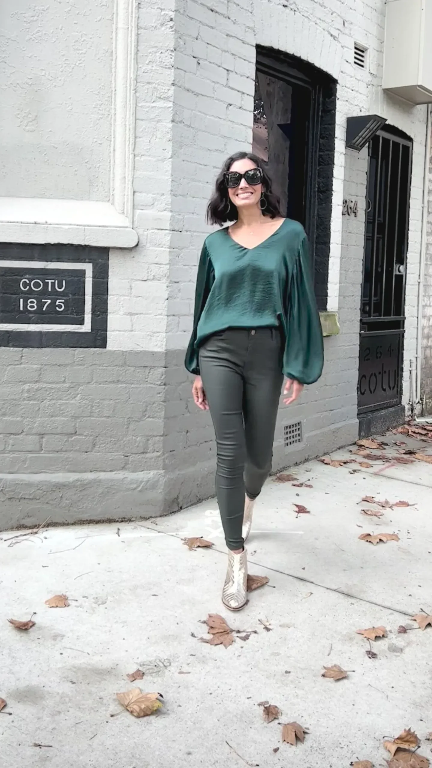 Store Carolina Sovana V-Neck Long Sleeve Top Forest Green
