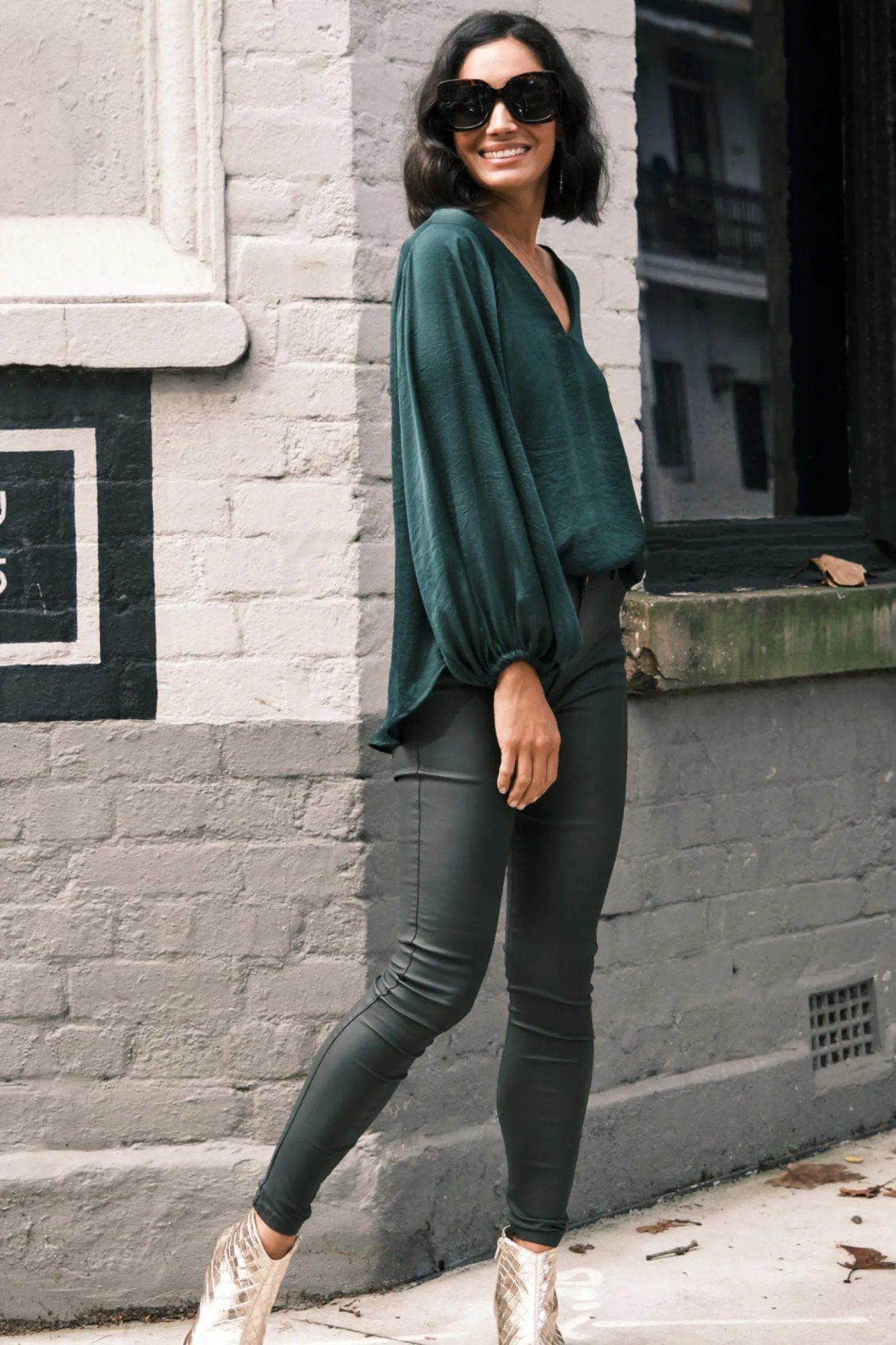 Store Carolina Sovana V-Neck Long Sleeve Top Forest Green