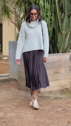 Hot Carolina Whitley Pleated Skirt Black